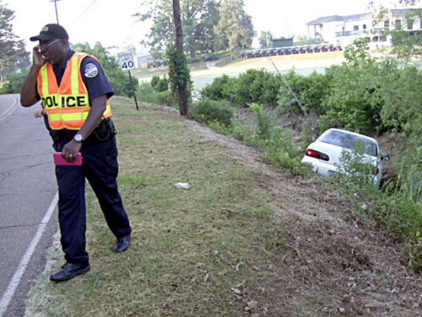 Lowndes woman hurt in one-car wreck