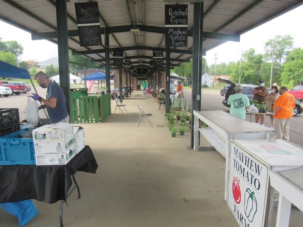 Farmers’ markets operate with caution during pandemic