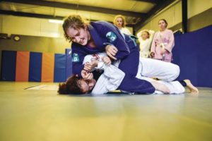 Fight like a girl: Local MMA fighter debuts women’s-only self-defense class