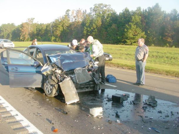 Three injured in pair of Highway 82 collisions