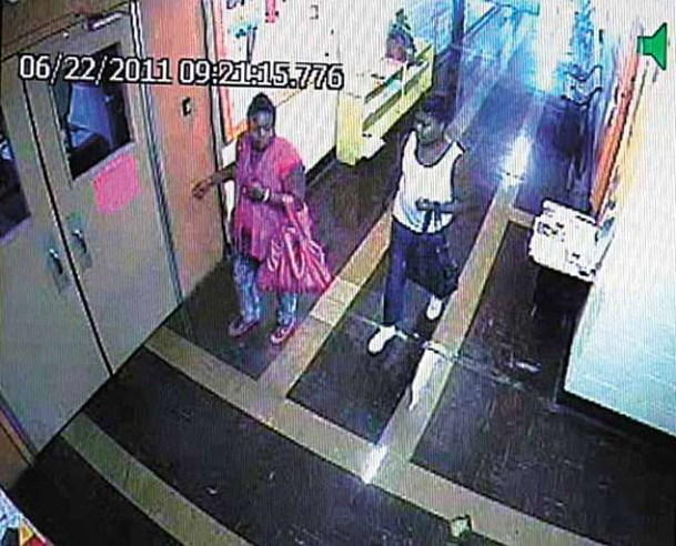 Police search for identity of two suspected purse thieves