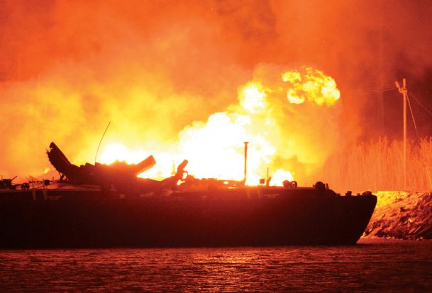 Fuel barges explode in Mobile