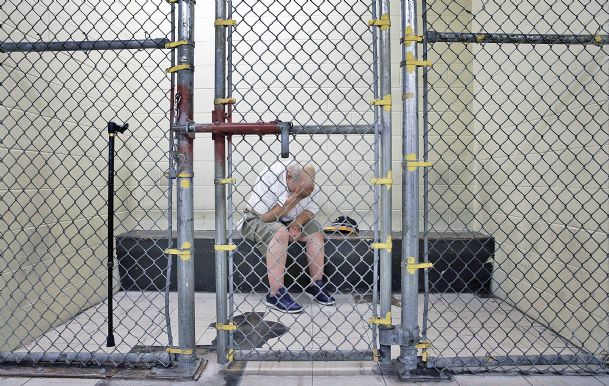 U.S. jails struggle with role as makeshift asylums
