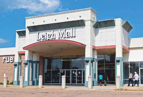 Leigh Mall auction begins today