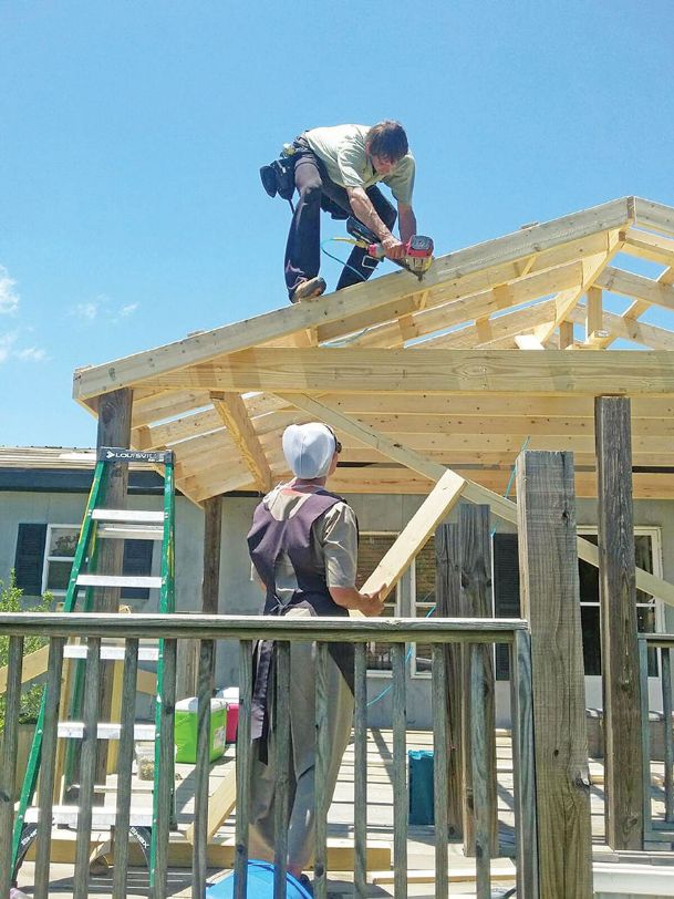 Home repair blitz: Amish Work Week bonds visiting and local volunteers in common purpose