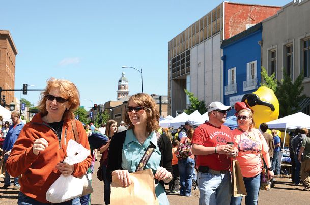 Thousands flock to Market Street Festival