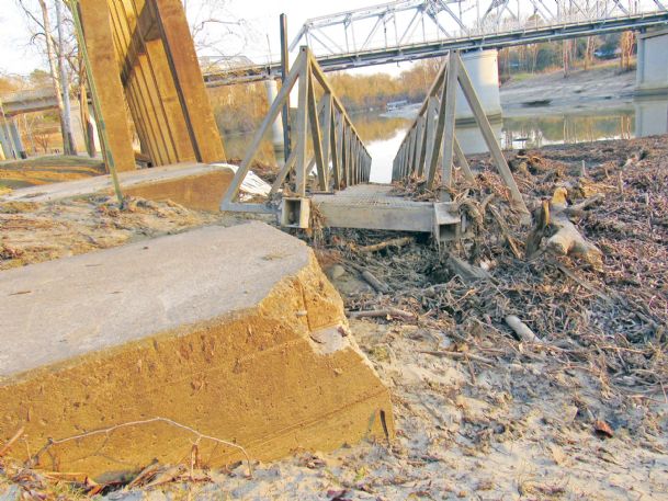 Photo: Broken pier at The Riverwalk