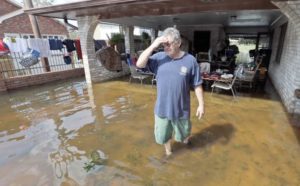 As Isaac pushes north, Gulf Coast slowly recovers