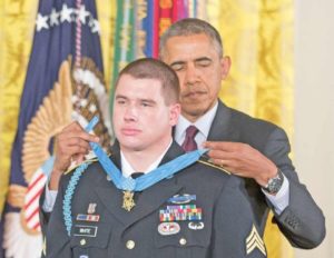 Obama presents top medal to Afghanistan veteran