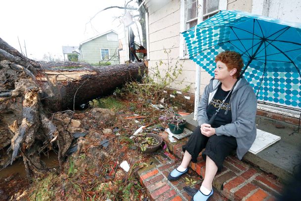 Mississippi twister carves long path of wreckage