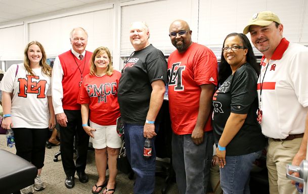 Texas fans of ‘Last Chance U’ meet at EMCC game