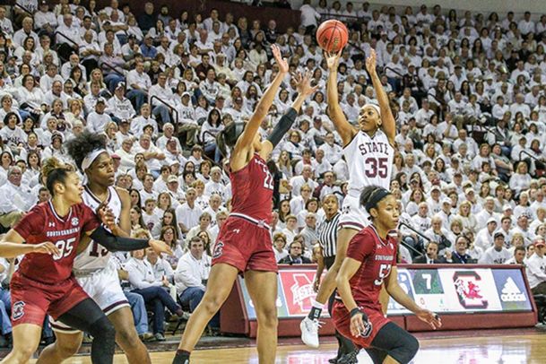 Holmes sparks second-quarter rally as No. 2 MSU gets past No. 7 South Carolina