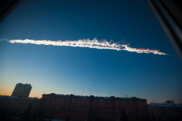 Meteor explodes over Russia, nearly 1,000 injured
