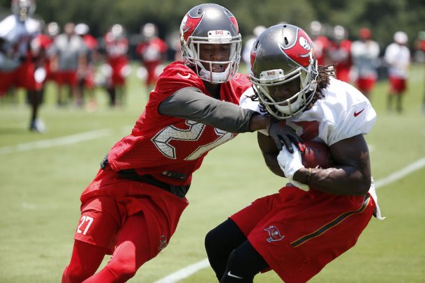 Tampa Bay Buccaneers cornerback Johnthan Banks (27) lines up