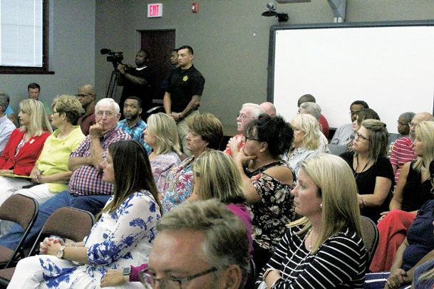 LCSD stakeholders meeting reveals pro-, anti-Wright divide