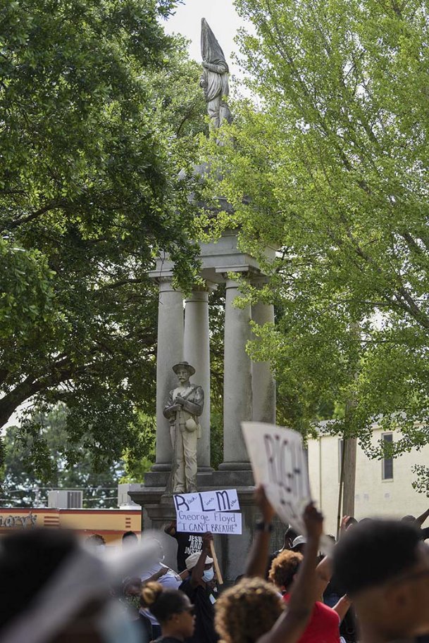 Lowndes supes vote to move Confederate monument to Friendship Cemetery