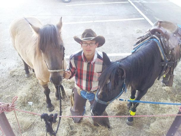 Indiana man rides horse across country to raise funds for rescue operation