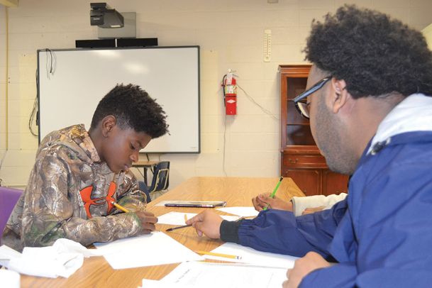 Students teaching students: Columbus High seniors for elementary mentoring pilot program Dispatch