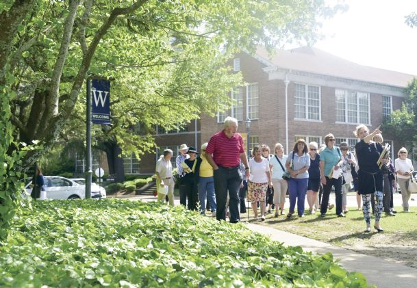 Visitors from Down Under tour Deep South