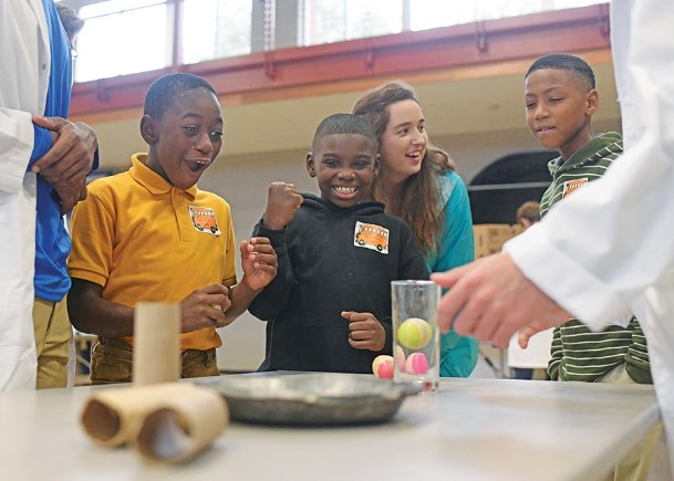 MSMS Science Carnival shows elementary students science experiments