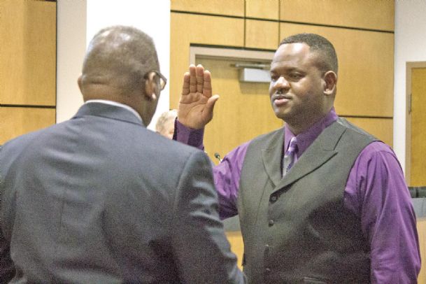 Lewis sworn in as Columbus police chief