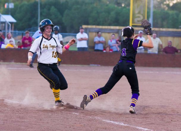 New Hope softball eliminates Columbus in playoffs