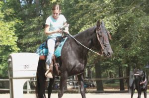 A Columbus teen combines enterprise with her love for horses