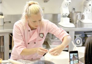 ‘Food Network Star’ finalist and MUW alumna returns for visit to alma mater