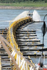 Drought bares mean side of thirsty Miss. River