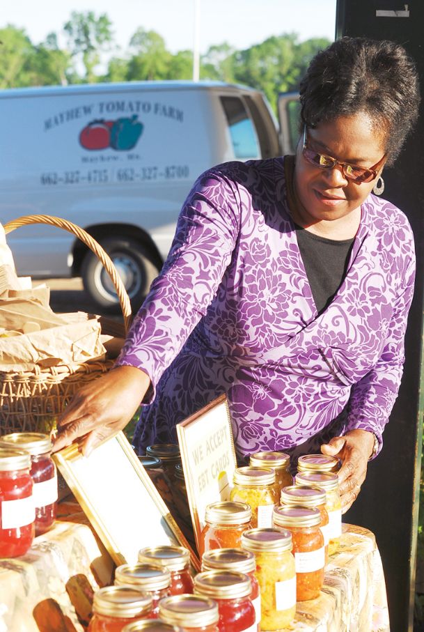 Farmer’s Market draws big crowd for opening day