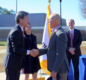 South Korean consul general visits EMCC, presents vets with medal