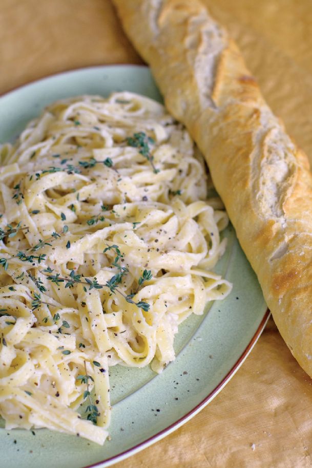 An intense, yet effortless garlic sauce pasta