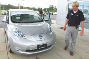 Turning over a new LEAF: Columbus gets first glimpse at Nissan’s new fully electric car