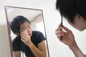 For S. Korean men, makeup a foundation for success