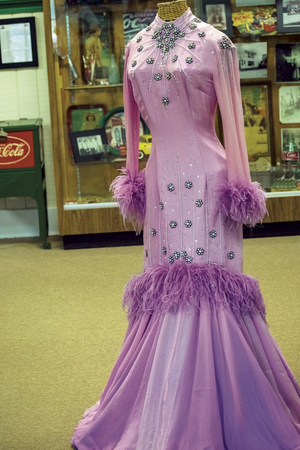 37-year-old gown heads to state pageant