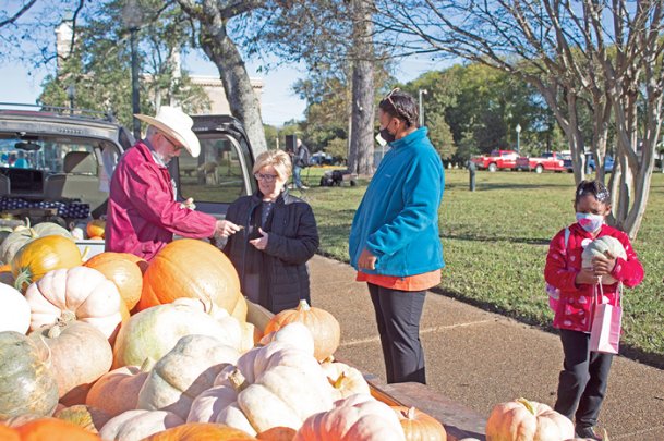 Reimagined outdoor market event draws hundreds to downtown West Point