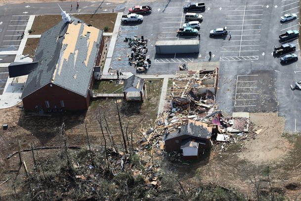 4 dead after tornado rips through south Miss.