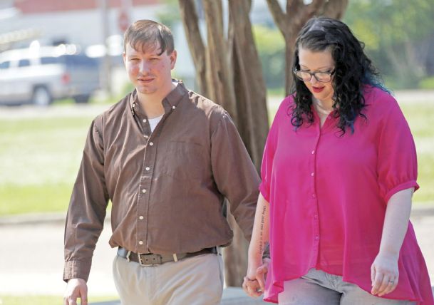 Man pleads guilty to conspiracy for taping Cochran’s wife