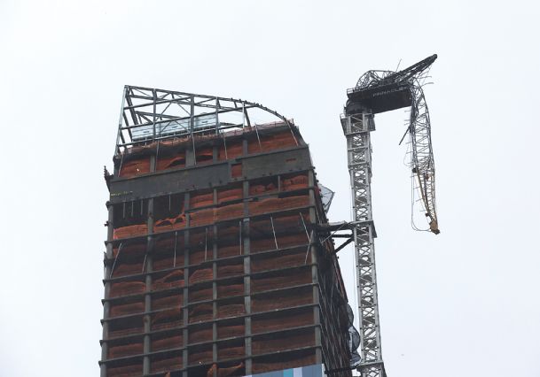 Crane dangles from NYC high-rise, clearing streets