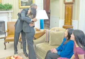 Dallas nurse receives thanks, hug from Obama