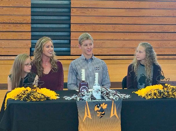 Starkville High’s Spradling signs with Mississippi State