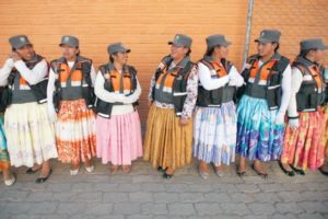 Bolivian city hires ‘cholita’ traffic policewomen