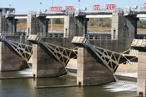 Engineer explores hydroelectric power at Lock and Dam