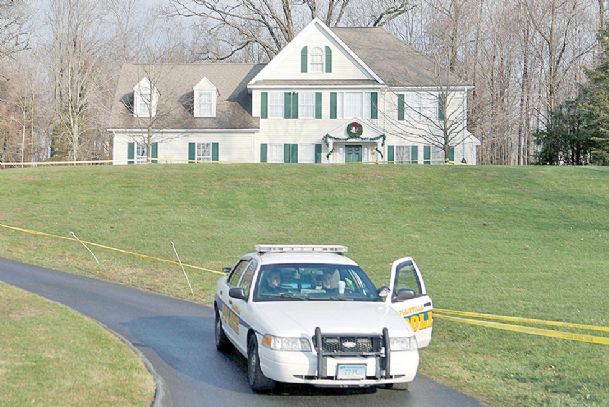 Newtown votes to raze home of gunman in school massacre