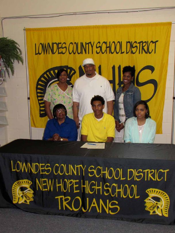 New Hope’s Jennings signs with Northeast Mississippi C.C.