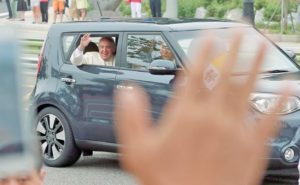 Pope’s small car fascinates South Koreans