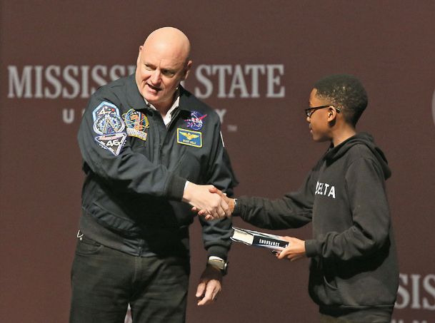 Scott Kelly encourages MSU students to do things that are hard and never give up