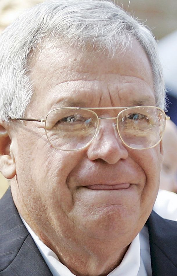 Indictment says ex-US House Speaker Hastert paid hush money