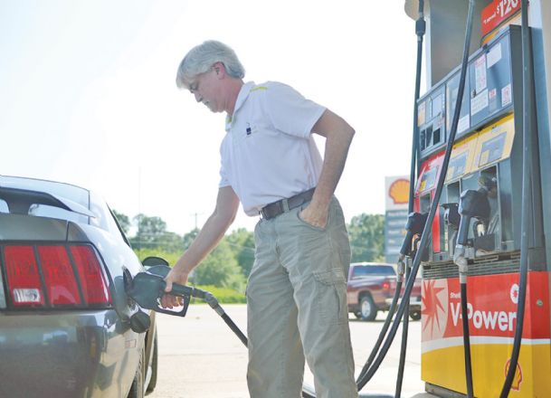 AAA: Gas costs won’t reduce summer travel