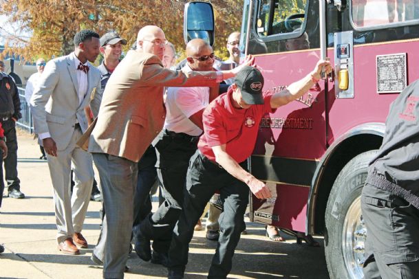 Starkville dedicates new fire engines